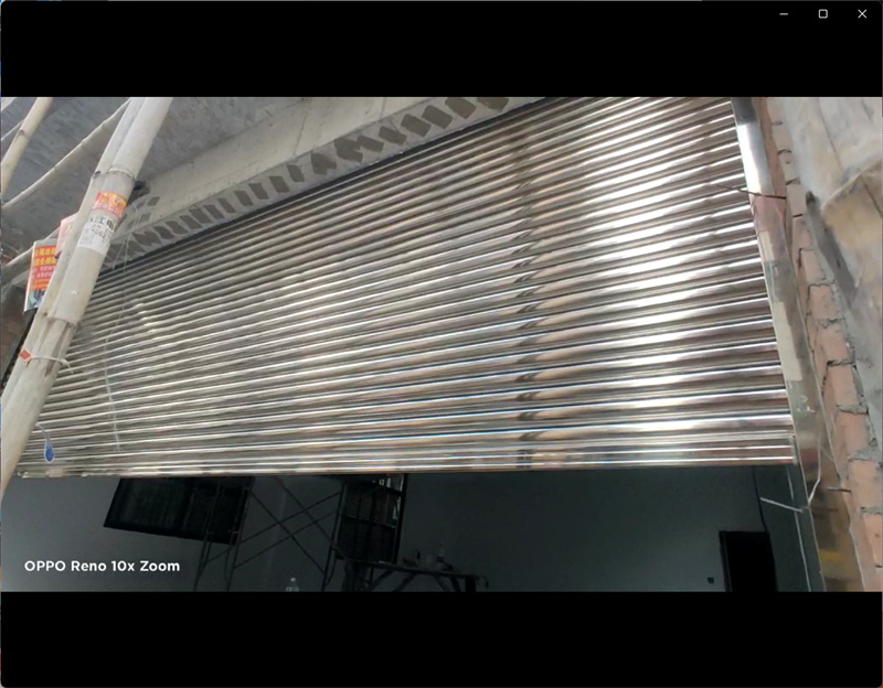 不鏽鋼卷閘現場（chǎng）安（ān）裝圖片 (2)