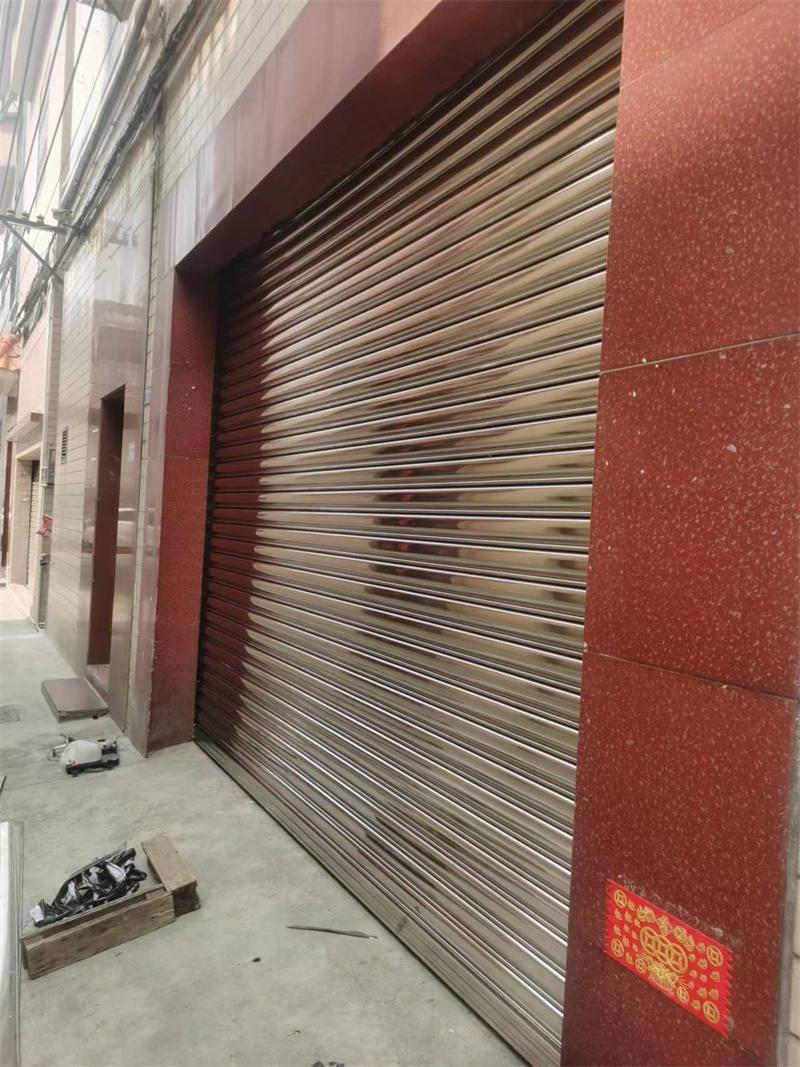 不鏽鋼卷（juàn）閘門（mén）現場安裝圖片 (4)